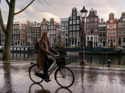 Amsterdam in bicicletta: musei, pioggia e libertà ritrovata