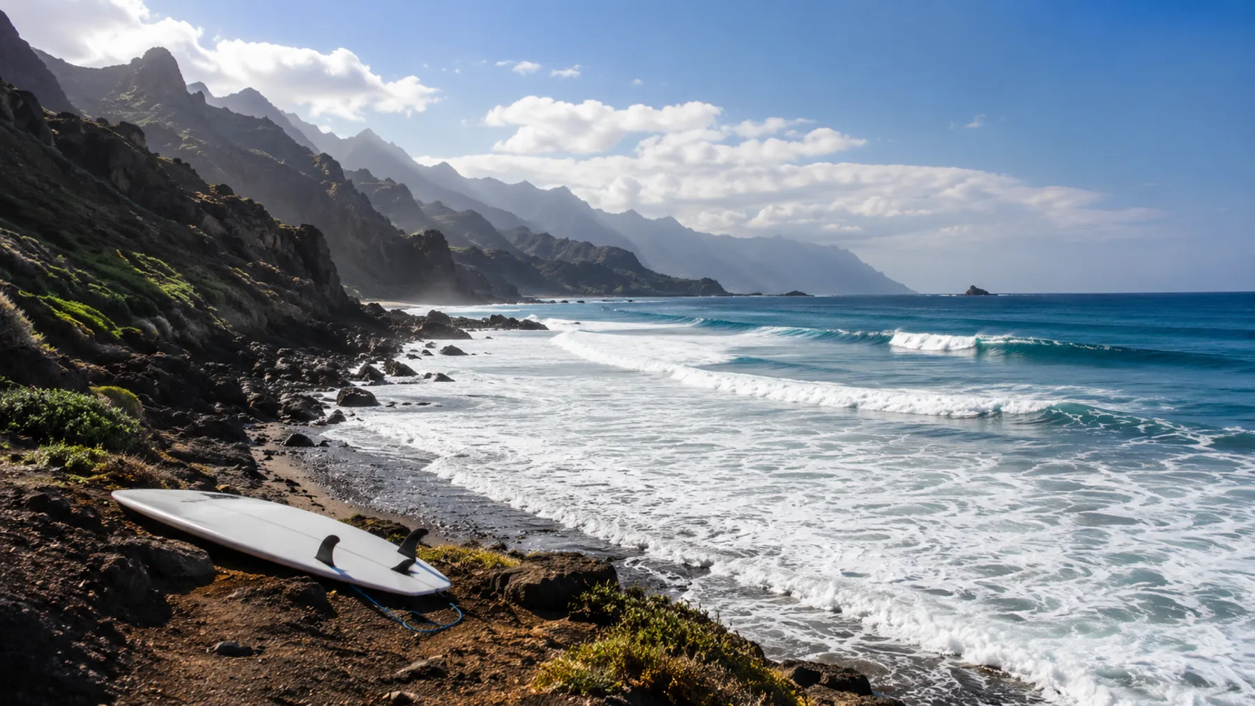 Canarie attive: surf, trekking e paesaggi vulcanici